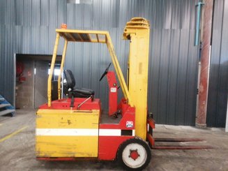 Three wheel front forklift Peg F2050EB