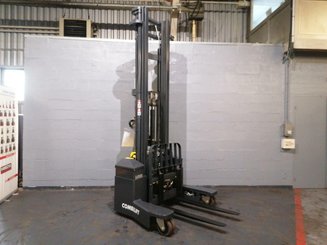 Multi-directional pallet stacker Combilift WR4