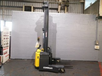 Multi-directional pallet stacker Combilift WR4