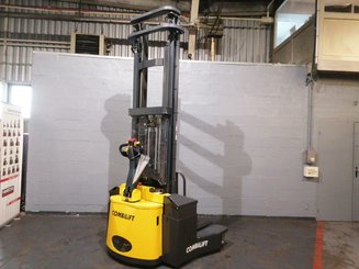 Multi-directional pallet stacker Combilift WR4
