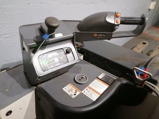 Stand-on pallet truck Crown PR4500 - 8