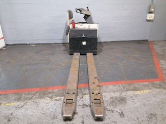 Stand-on pallet truck Crown PR4500 - 2