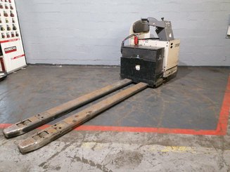 Stand-on pallet truck Crown PR4500 - 3