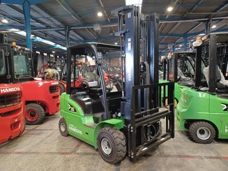 Four wheel front forklift Hangcha XC30i - 1