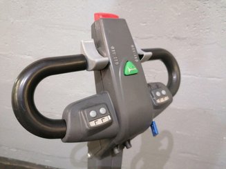 Pedestrian pallet truck OMG 316KN-M - 3