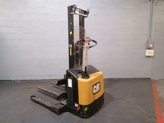 Straddle stacker Caterpillar NSP12NS - 1