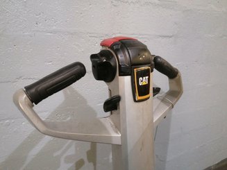 Straddle stacker Caterpillar NSP12NS - 5
