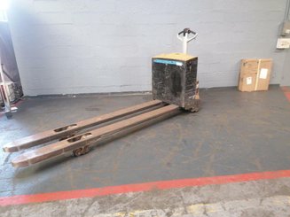 Pedestrian pallet truck Caterpillar NPP20M - 1