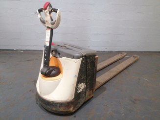 Pedestrian pallet truck Crown WP3020 - 1