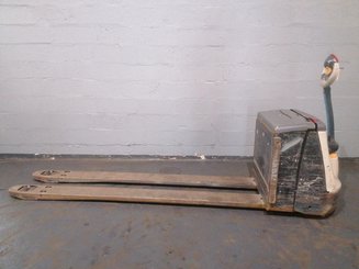 Pedestrian pallet truck Crown WP3020 - 3