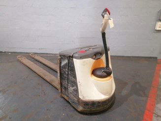 Pedestrian pallet truck Crown WP3020 - 2