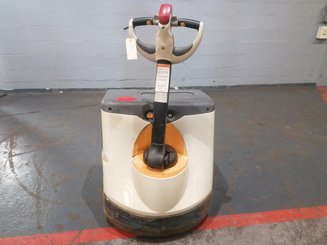 Pedestrian pallet truck Crown WP3020