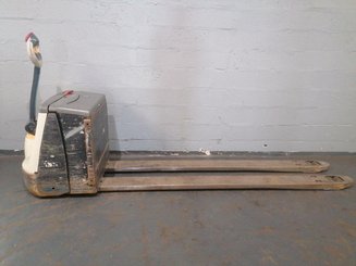 Electric pallet truck Crown WP3020