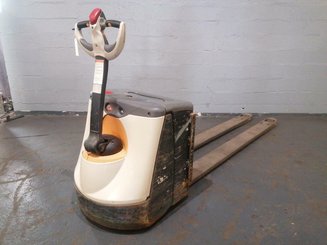 Electric pallet truck Crown WP3020