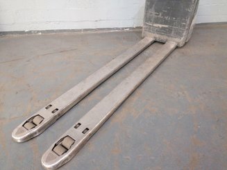 Pedestrian pallet truck Crown WP2320-20