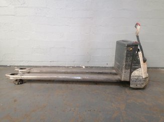 Pedestrian pallet truck Crown WP2320-20