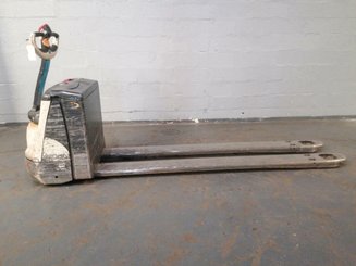 Pedestrian pallet truck Crown WP2320-20