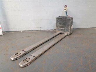 Pedestrian pallet truck Crown WP2320-20 - 6