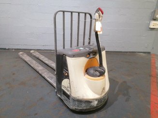Pedestrian pallet truck Crown WP3020-2.0