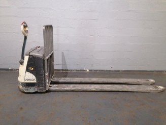 Pedestrian pallet truck Crown WP3020-2.0