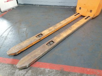 Pedestrian pallet truck OMG 330K - 7