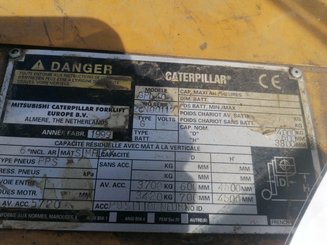 Four wheel front forklift Caterpillar GPL40 - 5