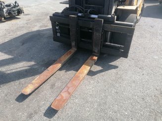 Four wheel front forklift Caterpillar GPL40 - 1