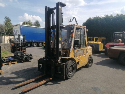 Four wheel front forklift Caterpillar GPL40 - 1