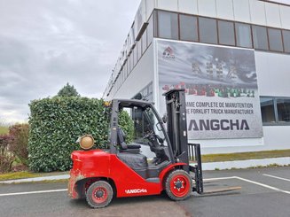 Four wheel front forklift Hangcha XF35G