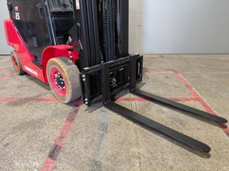 Four wheel front forklift Hangcha XF25G