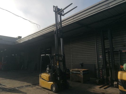 Three wheel front forklift Yale ERP16VT - 1