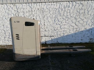 Stand-on pallet truck Crown RT4000