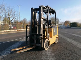 Four wheel front forklift Caterpillar EC25 - 1