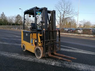 Four wheel front forklift Caterpillar EC25 - 1