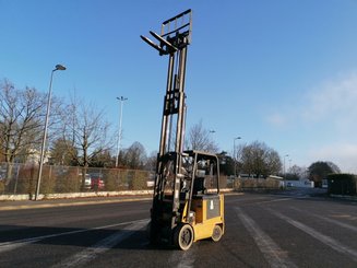 Four wheel front forklift Caterpillar EC25 - 2
