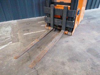 Counterweight stacker STILL EXG10 - 7