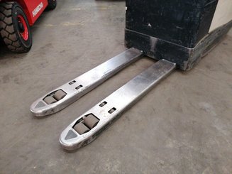 Pedestrian pallet truck Crown WT3040 - 7