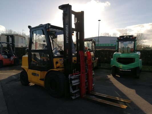 Four wheel front forklift Hyundai 40L-7A - 1