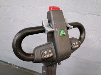 Pedestrian pallet truck OMG 330K