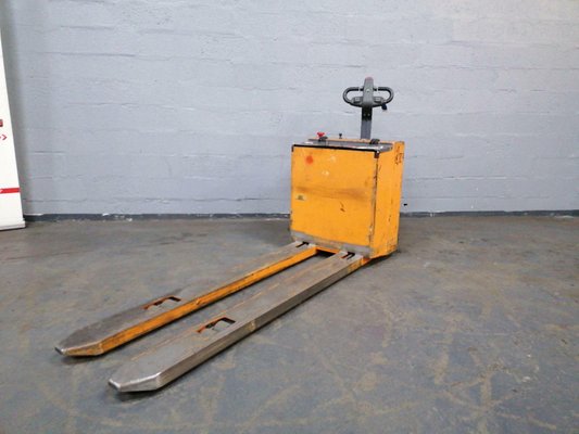 Pedestrian pallet truck OMG 330K - 1