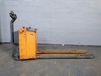 Pedestrian pallet truck OMG 330K
