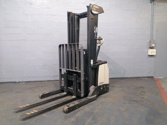 Straddle stacker Crown SHR5520-1.1 - 1