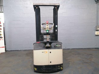 Straddle stacker Crown SHR5520-1.1