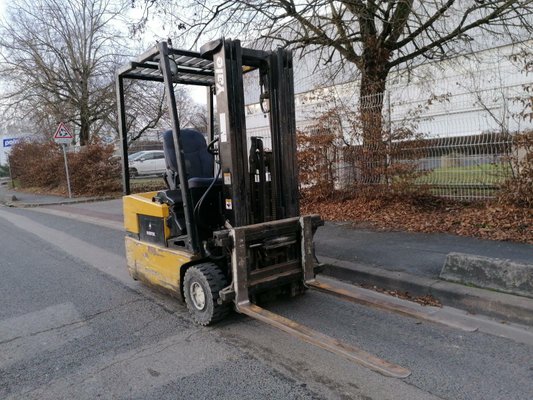 Three wheel front forklift Yale ERP16 ATF - 1