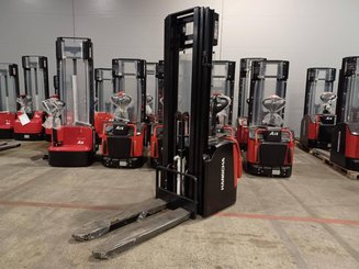 Stacker truck with folding platform Hangcha CDD16-AZ3S