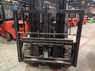 Four wheel front forklift Hangcha XF30G - 2