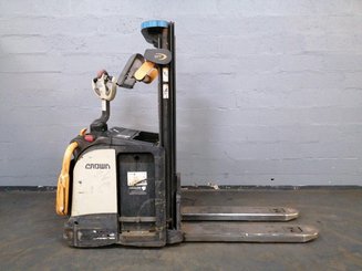 Stacker truck with folding platform Crown DT3040 - 1
