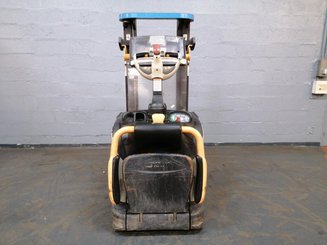Stacker truck with folding platform Crown DT3040 - 3