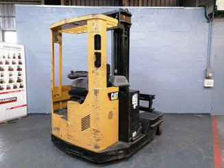 Multi-directional retractable mast reach truck Caterpillar NRM20K