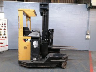 Multi-directional retractable mast reach truck Caterpillar NRM20K - 2